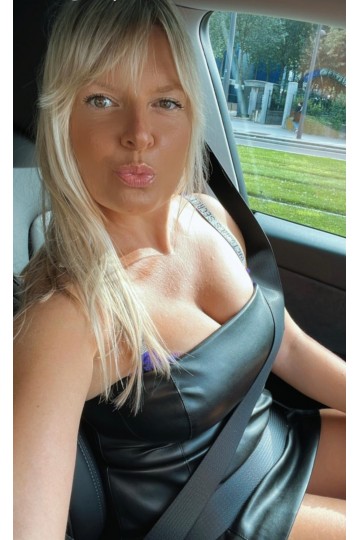 Julia/ France/ F209