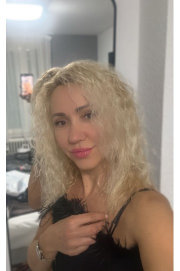 Julia F137