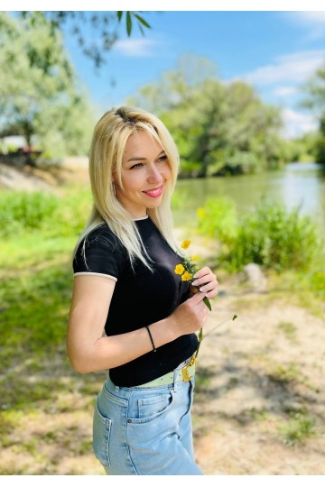 Yana IS594