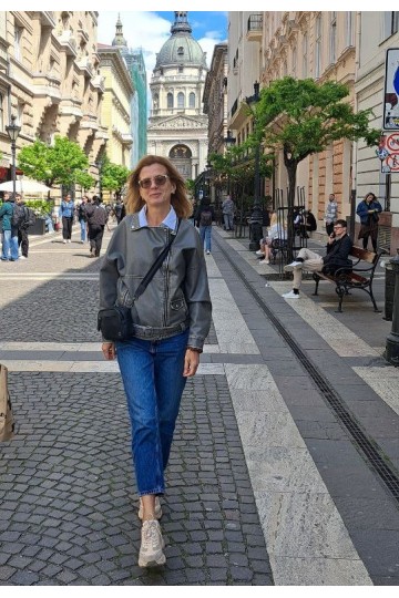 Anna/ Monténégro / F523